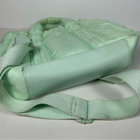 Isaac Mizrahi Puffy Crossbody Turquois Duffel  Bag With Lots Of Packets - Picture 7 of 10